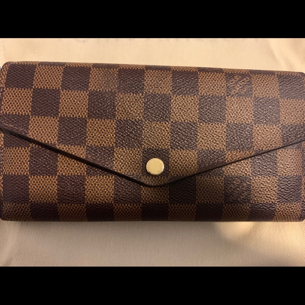 Lightly Used Louis Vuitton Sarah Wallet